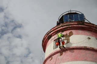 Волонтёры завершили третий этап восстановления Кильдинского маяка